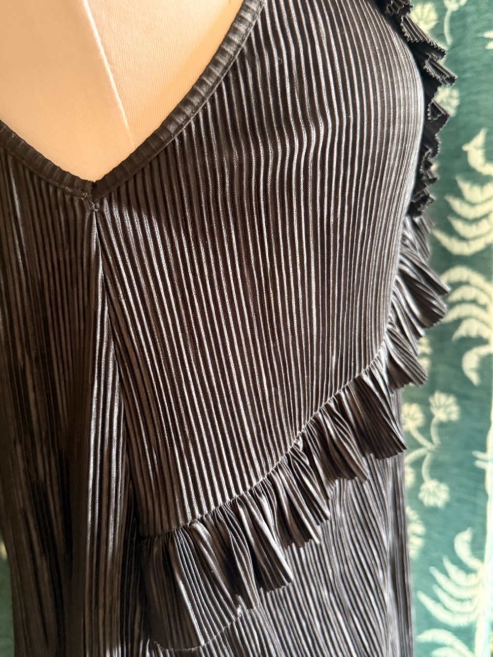Zara Black Pleated Plisse V-Neck Ruffle Cami Top Spaghetti Straps Size Small - Picture 5 of 7